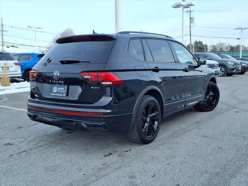 2024 Volkswagen Tiguan 2.0T SE R-Line Black