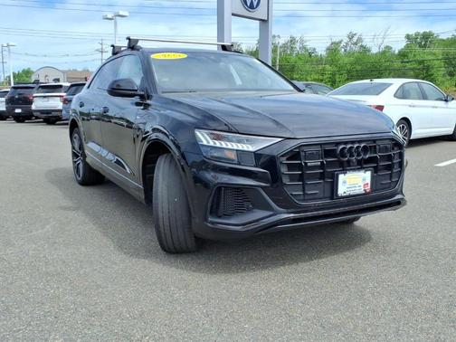 Mythos Black Metallic 2023 Audi Q8 55 Premium Plus