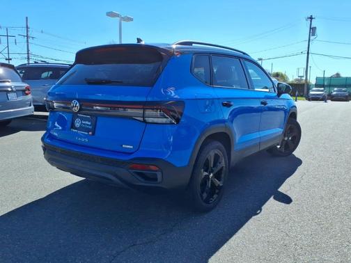 Cornflower Blue W/Black Roof 2025 Volkswagen Taos 1.5T SE Black