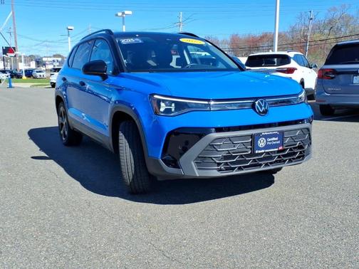 Cornflower Blue W/Black Roof 2025 Volkswagen Taos 1.5T SE Black