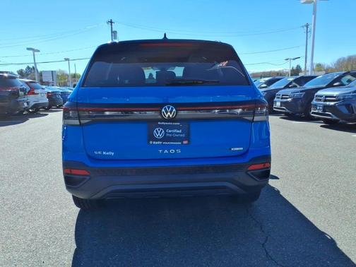 Cornflower Blue W/Black Roof 2025 Volkswagen Taos 1.5T SE Black