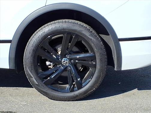 2024 Volkswagen Tiguan 2.0T SE R-Line Black