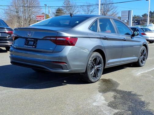 Platinum Gray Metallic 2024 Volkswagen Jetta 1.5T SE