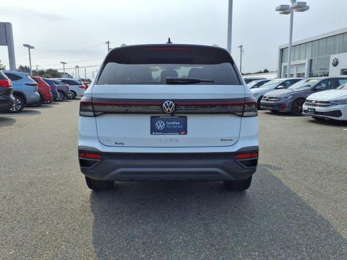 2025 Volkswagen Taos 1.5T SE Black