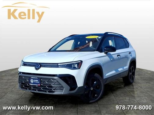 Pure White W/Black Roof 2025 Volkswagen Taos 1.5T SE Black