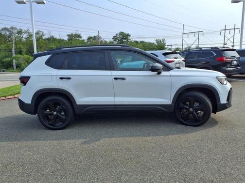 2025 Volkswagen Taos 1.5T SE Black