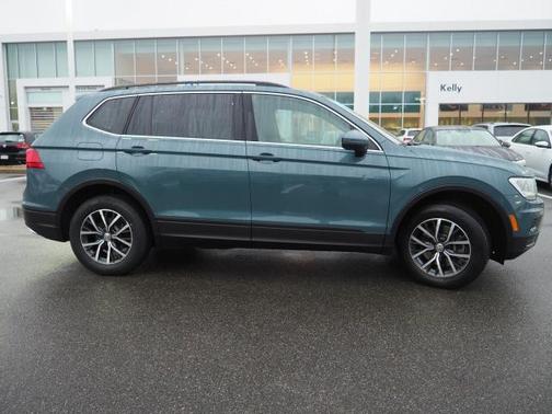 Photo 4 of 25 of 2019 Volkswagen Tiguan 2.0T SE