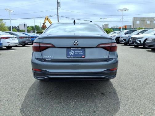 Platinum Gray Metallic 2023 Volkswagen Jetta 1.5T SE