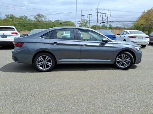 Platinum Gray Metallic 2023 Volkswagen Jetta 1.5T SE