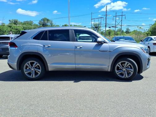 Silver Bird Metallic 2024 Volkswagen Atlas Cross Sport 2.0T SEL R-Line