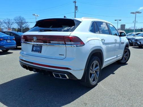 Opal White Pearl Effect 2024 Volkswagen Atlas Cross Sport 2.0T SEL R-Line