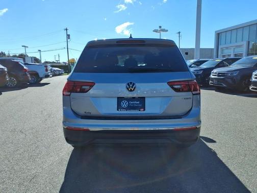 Pyrite Silver Metallic 2024 Volkswagen Tiguan 2.0T SE