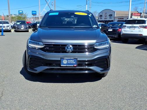Platinum Gray Metallic 2023 Volkswagen Tiguan 2.0T SE R-Line Black