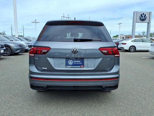 Platinum Gray Metallic 2024 Volkswagen Tiguan 2.0T SE R-Line Black