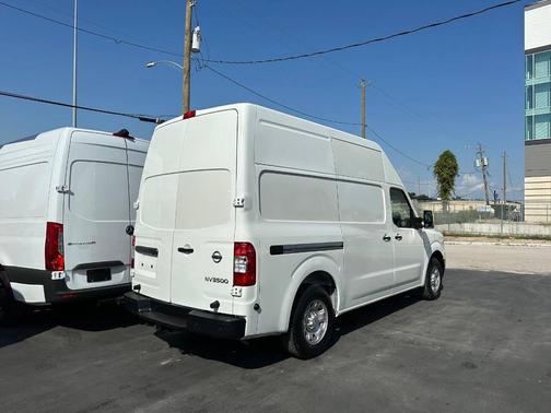 2017 Nissan NV Cargo NV3500 HD S V8