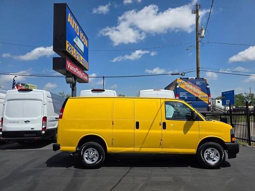 2022 Chevrolet Express 2500 RWD 2500 Regular Wheelbase WT