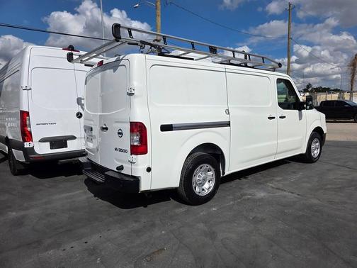 2021 Nissan NV Cargo NV3500 HD S V8