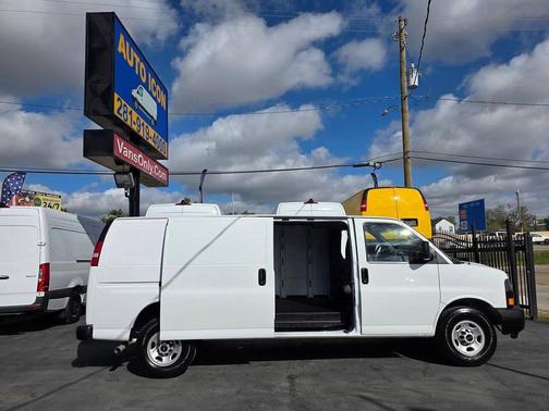 2023 GMC Savana 2500 Work Van