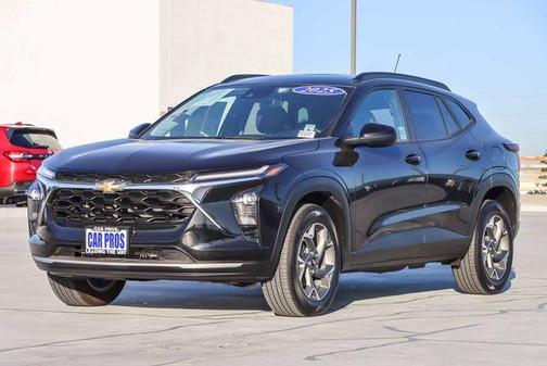 Black Metallic 2025 Chevrolet Trax LT