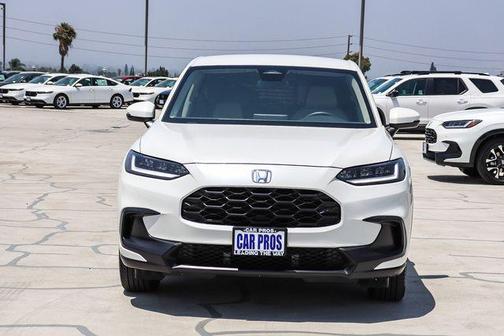 Platinum White Pearl 2025 Honda HR-V LX