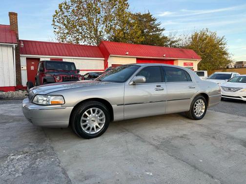 2006 Lincoln Town Car Signature