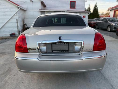 2006 Lincoln Town Car Signature