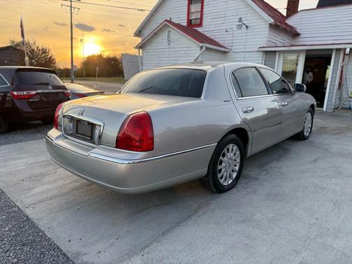 2006 Lincoln Town Car Signature