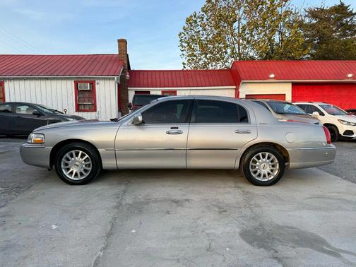 2006 Lincoln Town Car Signature