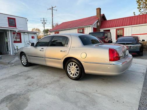 2006 Lincoln Town Car Signature