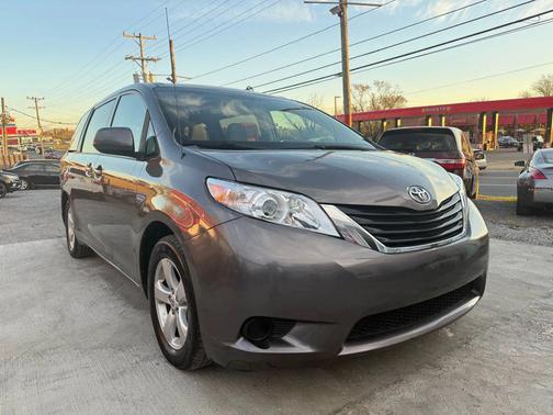 2011 Toyota Sienna LE