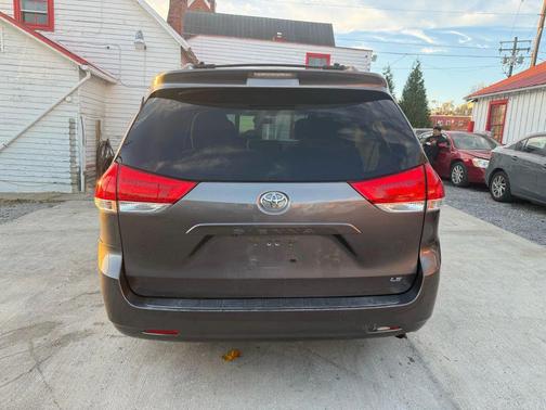 2011 Toyota Sienna LE