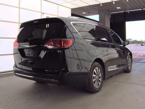 2020 Chrysler Pacifica Touring-L Plus