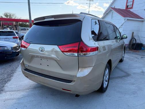 2011 Toyota Sienna LE