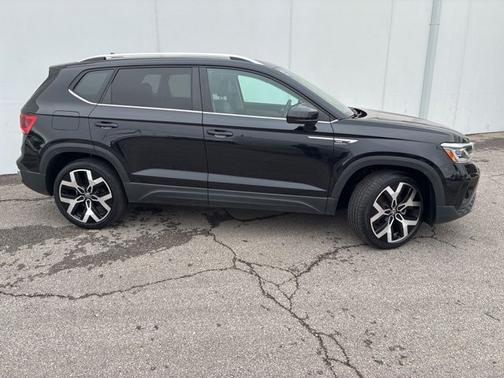 Deep Black Pearl Effect 2023 Volkswagen Taos 1.5T SEL