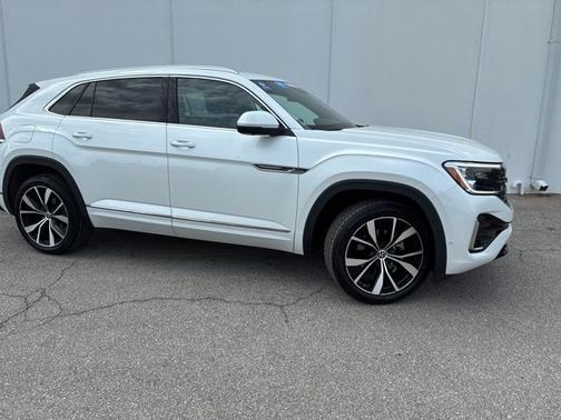 Opal White Pearl Effect 2024 Volkswagen Atlas Cross Sport 2.0T SEL Premium R-Line
