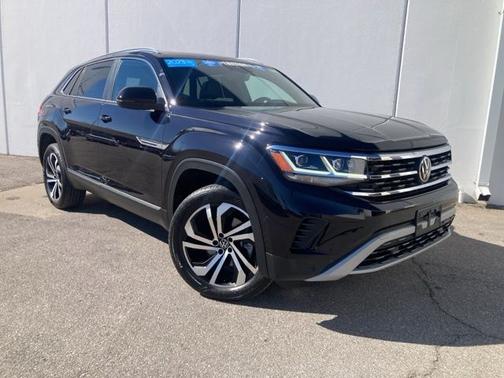 Deep Black Pearl Effect 2023 Volkswagen Atlas Cross Sport 2.0T SEL