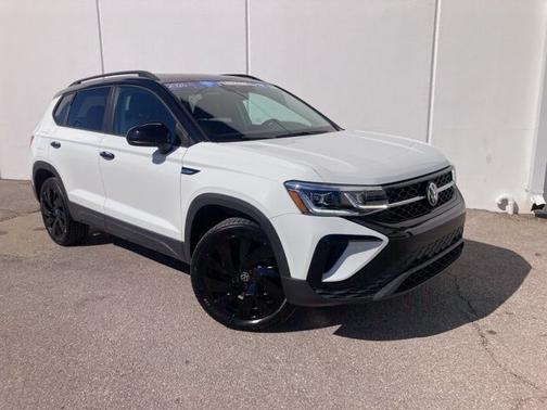 2024 Volkswagen Taos 1.5T SE Black