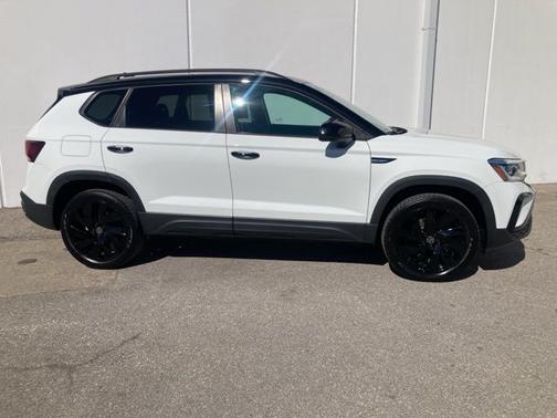 2024 Volkswagen Taos 1.5T SE Black