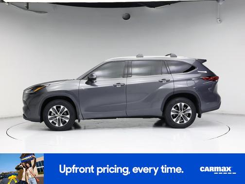 Gray 2021 Toyota Highlander XLE