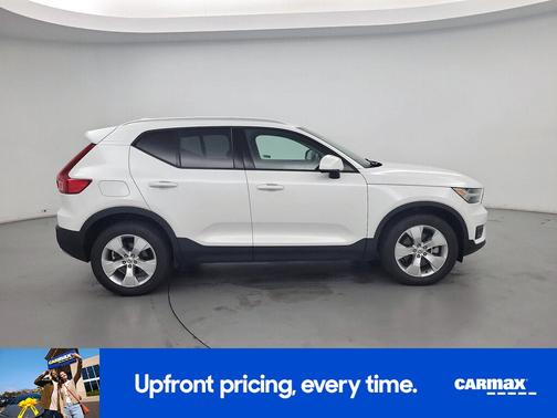 2021 Volvo XC40 T5 Momentum