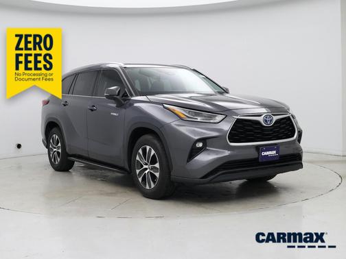 Gray 2021 Toyota Highlander Hybrid XLE
