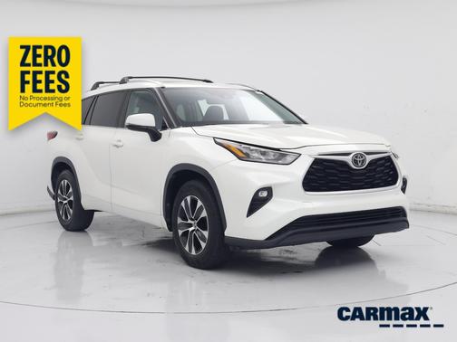 White 2020 Toyota Highlander XLE