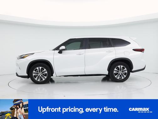 Pearl 2024 Toyota Highlander XLE