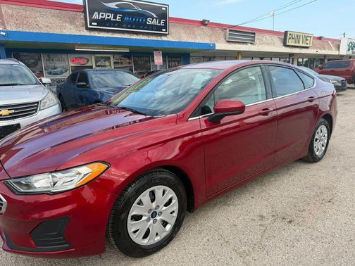 Ruby Red Metallic Tinted Clearcoat 2019 Ford Fusion SE