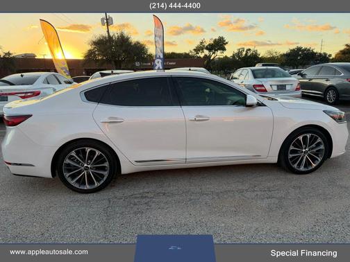 2019 Kia Cadenza Technology