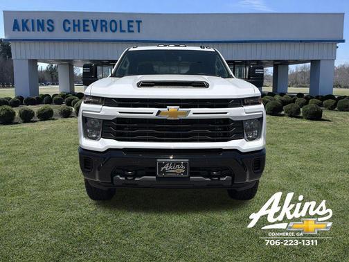 Summit White 2026 Chevrolet Silverado 2500 Custom
