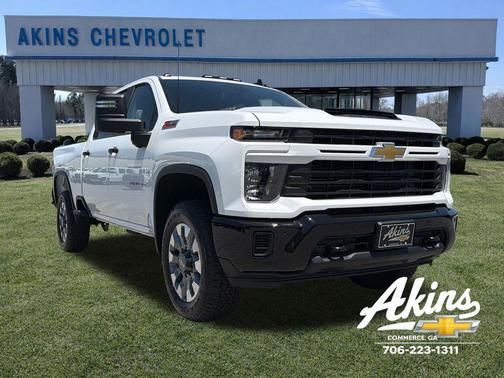 Summit White 2026 Chevrolet Silverado 2500 Custom