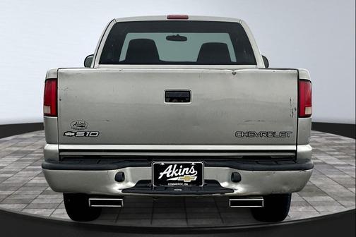 2002 Chevrolet S-10 Base