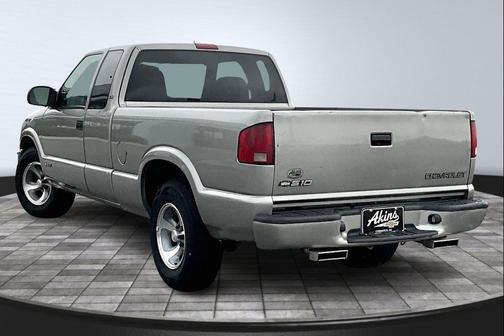 2002 Chevrolet S-10 Base