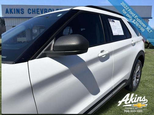 Star White Metallic Tri-Coat 2022 Ford Explorer XLT